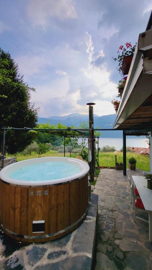La Casetta Nel Bosco - Hot Tube And Sauna Lierna Exterior foto